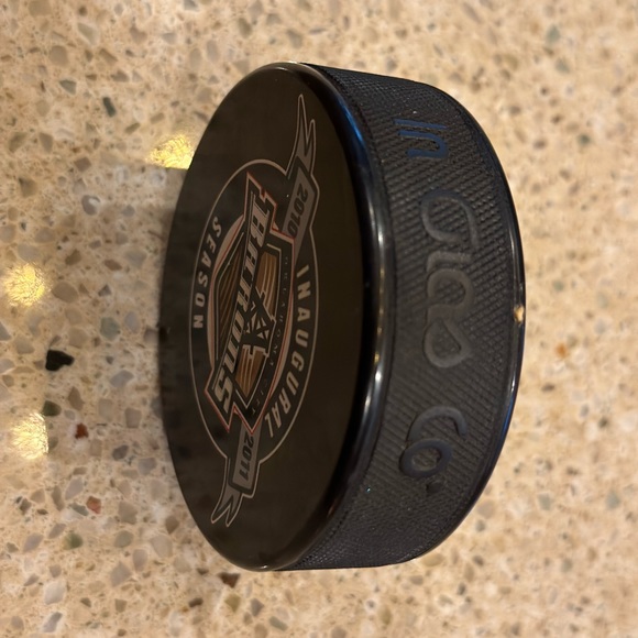 OKLAHOMA CITY BARONS AHL HOCKEY PUCK INGLASCO SHER-WOOD Official MADE /SLOVAKIA - Picture 6 of 9